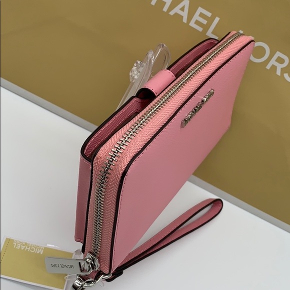 MICHAEL KORS MD ZA PHONE HOLDER WALLET CARNATION - Picture 13 of 16